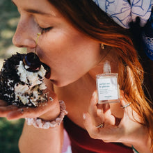 Carica l'immagine nel visualizzatore di Gallery, cerise sur le gateau versatile paris roll on