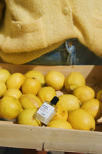 Carica l'immagine nel visualizzatore di Gallery, presser le citron versatile paris roll on